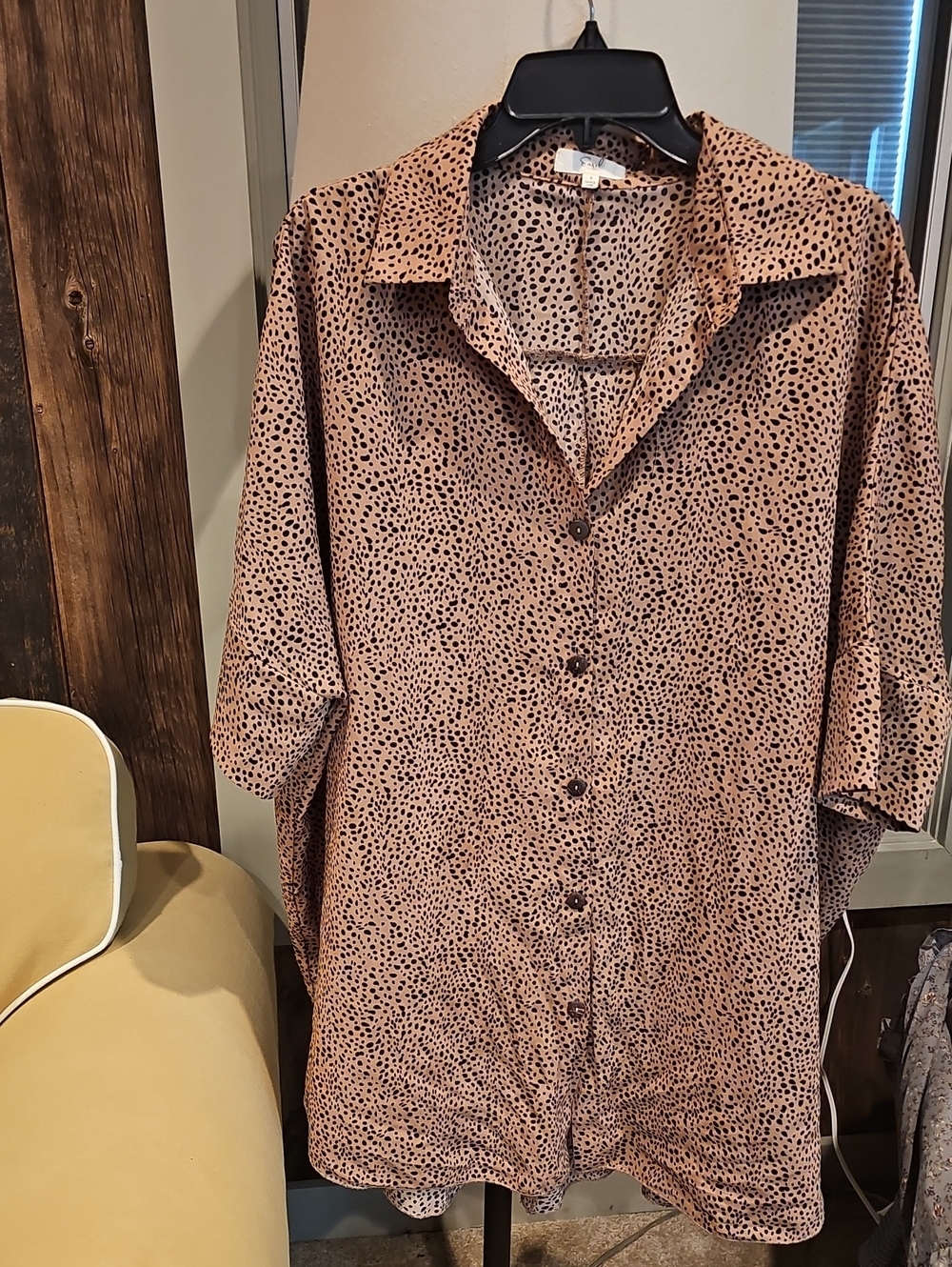 Women's Short-Sleeve Button-Up Shirt in Dusty Rose Animal Print